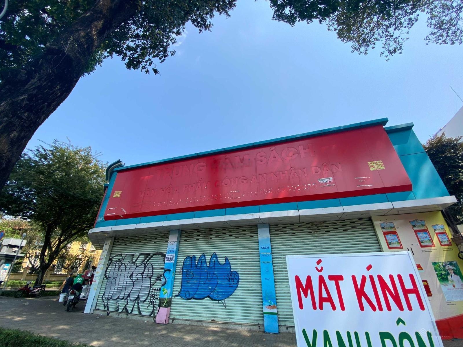 Cho thuê góc 2 MT số 283 Điện Biên Phủ với Nguyễn Thông, Quận 3, DT: 22x26m, 1 trệt, DTSD: 572m2