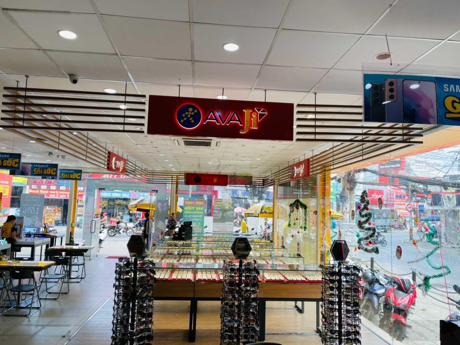 Cho thuê góc 2 mặt tiền số 12 Nguyễn Trãi với hẻm 8m, Quận 5, DT: 12x40m, 1 trệt 1 lầu, DTSD: 960m2