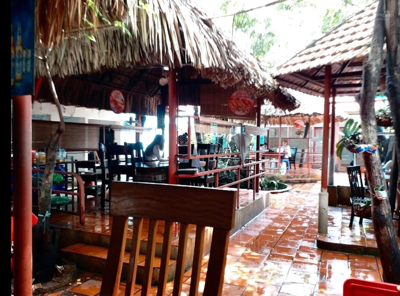 Cần bán gấp nhà đất 628m2 MT Nguyễn Thị Thập P Tân Quy giá 109tr/m2 vị trí cực đẹp để kinh doanh