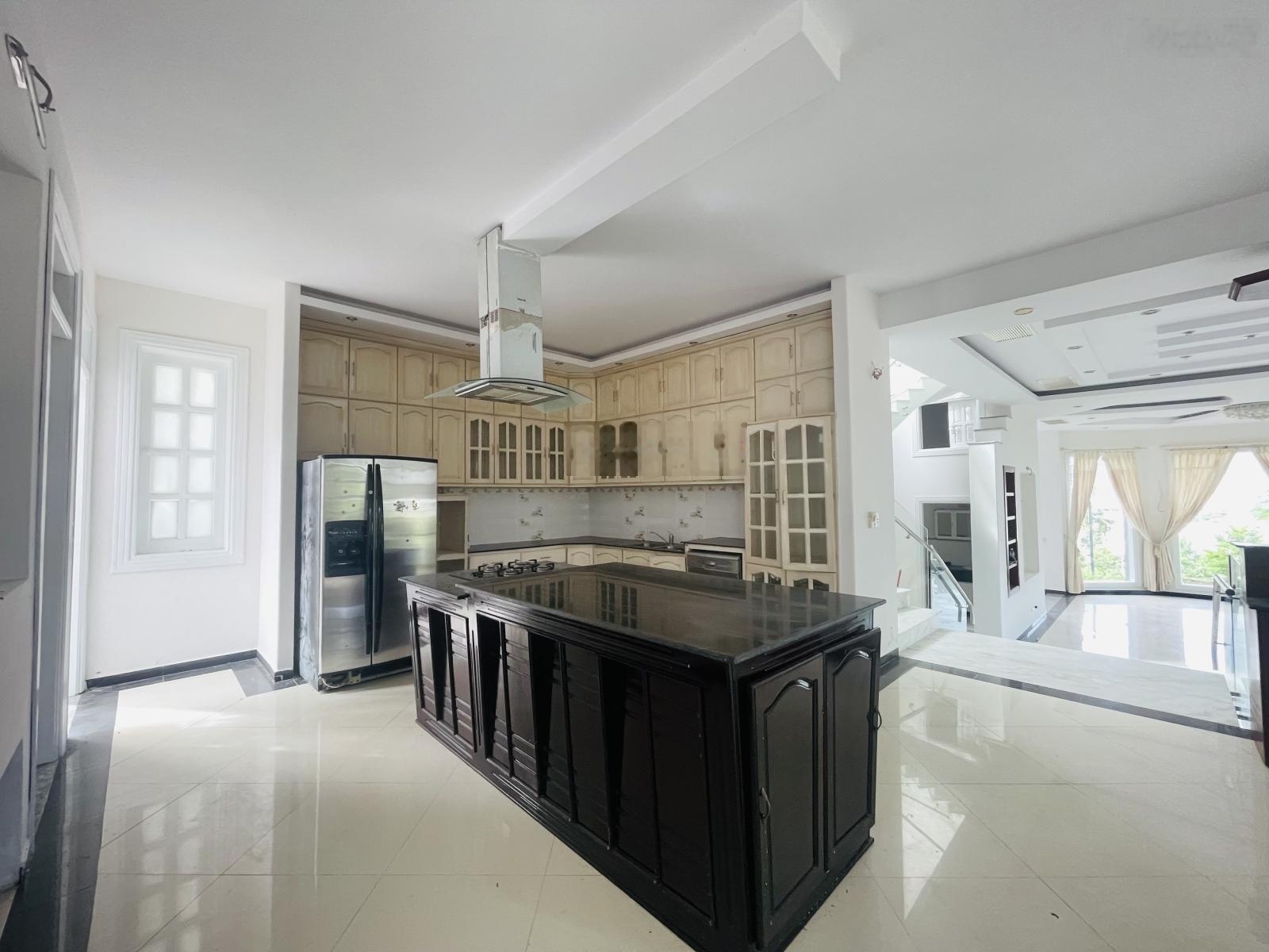 Bán Biệt thự Nha Trang - View biển trực diện - Sở hữu lâu dài - khai thác liền - Giá tốt 74tr/m2