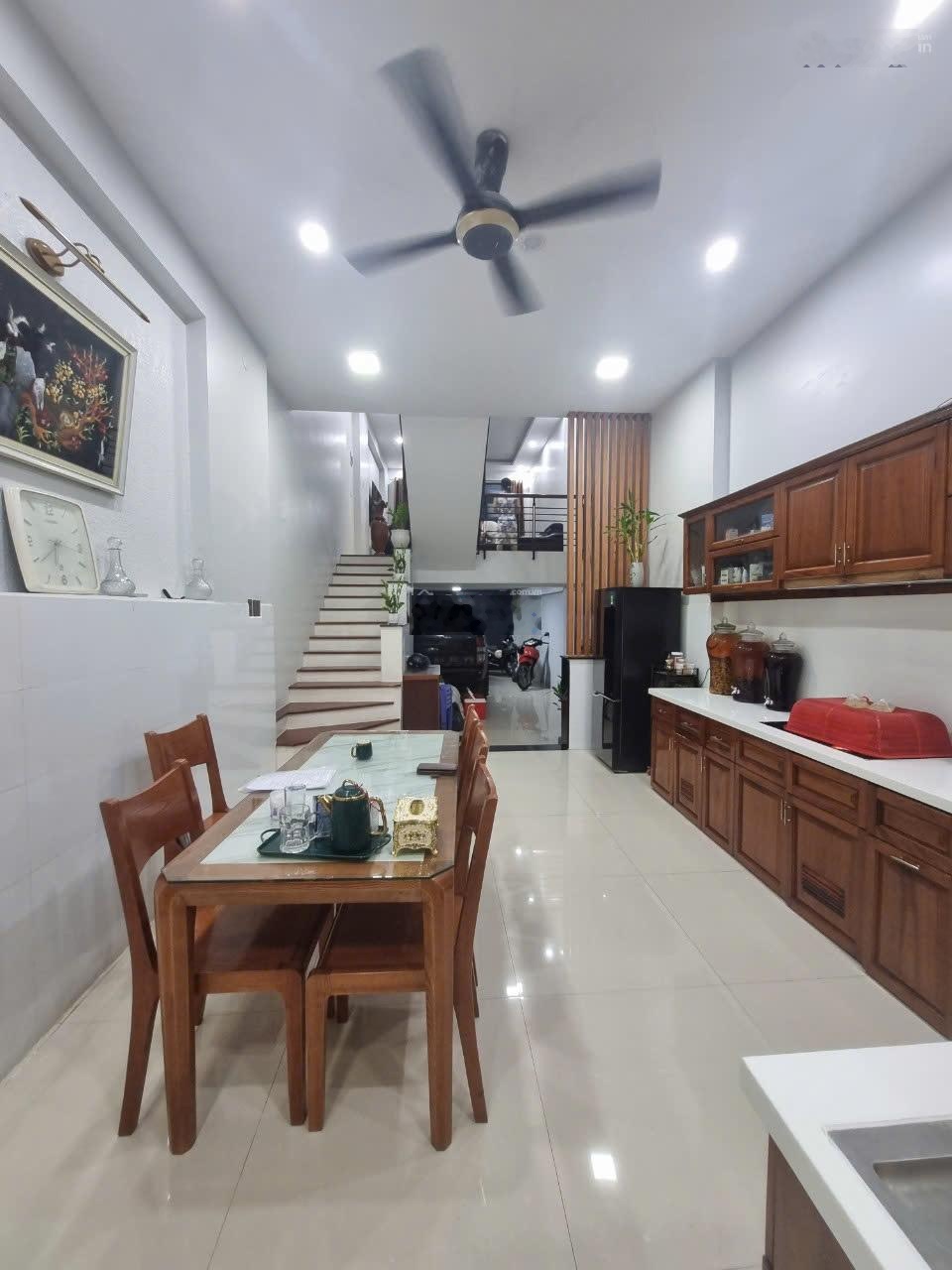 HXH 10m Quang trung 4x17m 1T3L giá tốt 9.68 tỷ TL