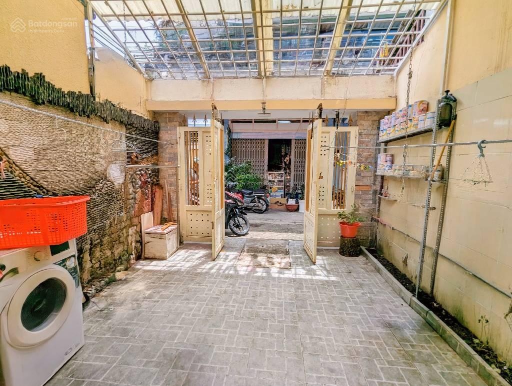 Định cư nên bán gấp căn nhà HXH thuộc khu vip 793 DT: 4,06x23 giá 6tỷ8 thích hợp cho ai mua đầu tư