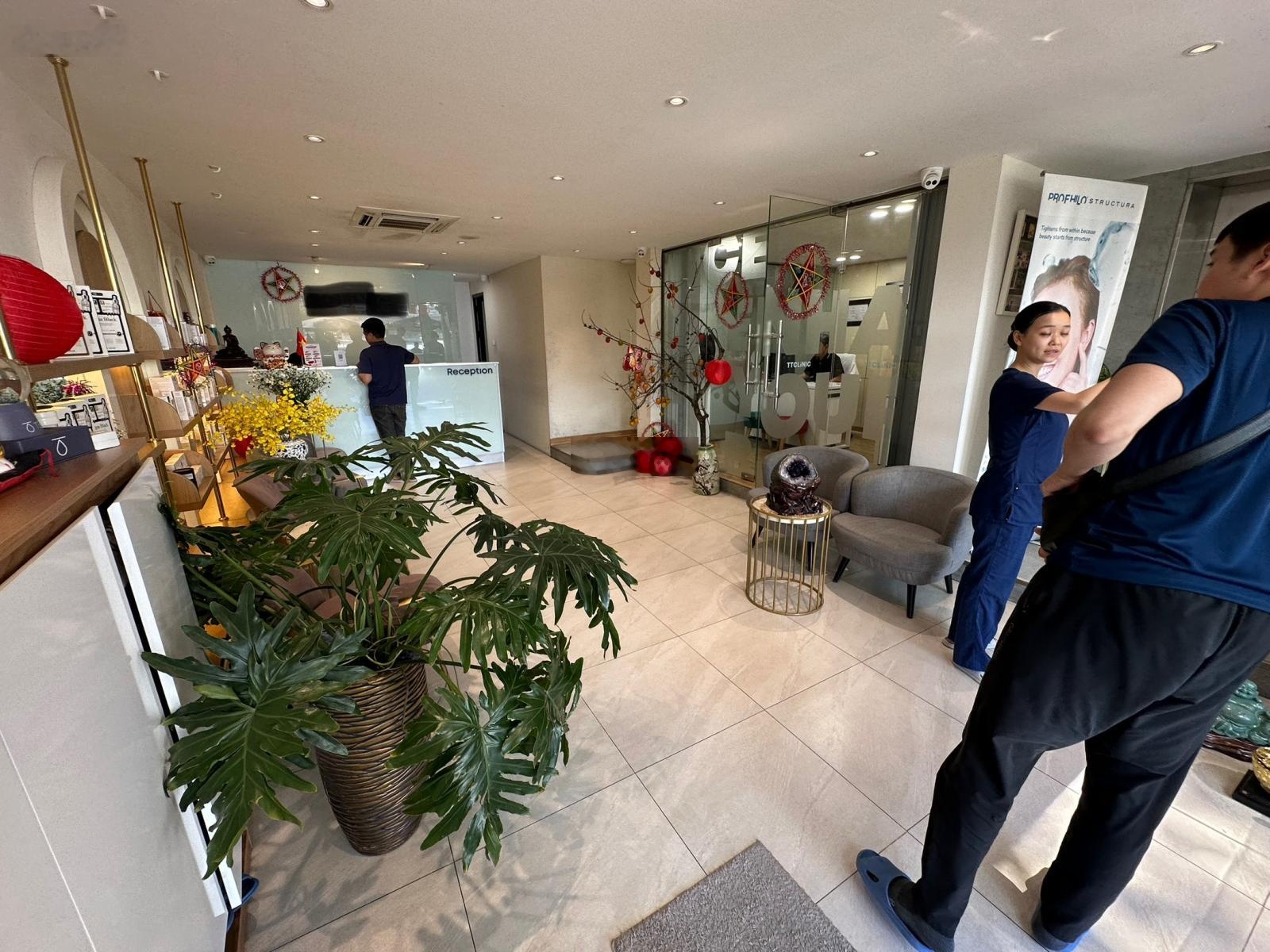 Cho thuê nhà mặt phố Mai Anh Tuấn, DT 80m2x5.5 tầng, MT 8m, giá 75tr, LH 0968896456