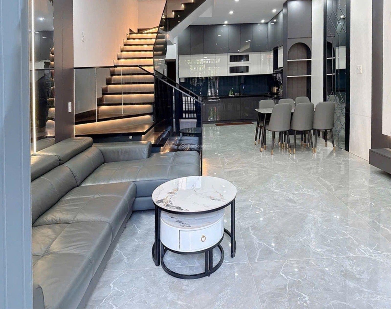 Nhà mới mặt tiền đường - Vài bước chân ra biển - Tặng full nội thất đẳng cấp - Công năng đầy đủ.