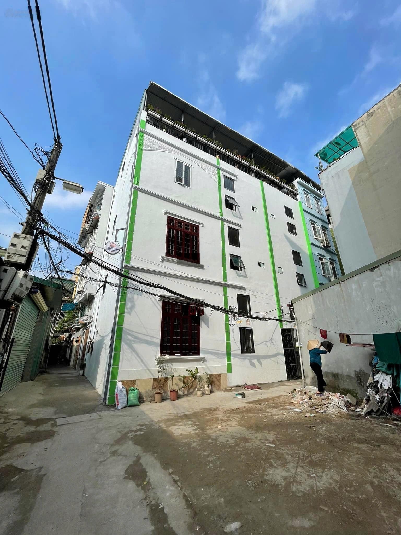 phòng khép kín 4tr cửa sổ thoáng, mặt ngõ ô tô rộng thoáng có gác xép tại Bằng Liệt