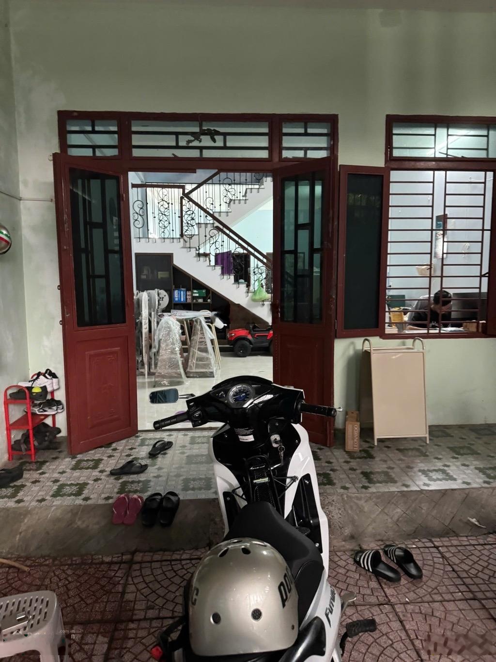 Bán nhà C4 đường ôtô Trương Chí Cương, DT 101m2 ngang 5,8m, ngay bờ sông Thăng Long - Giá 6 tỷ 8 TL