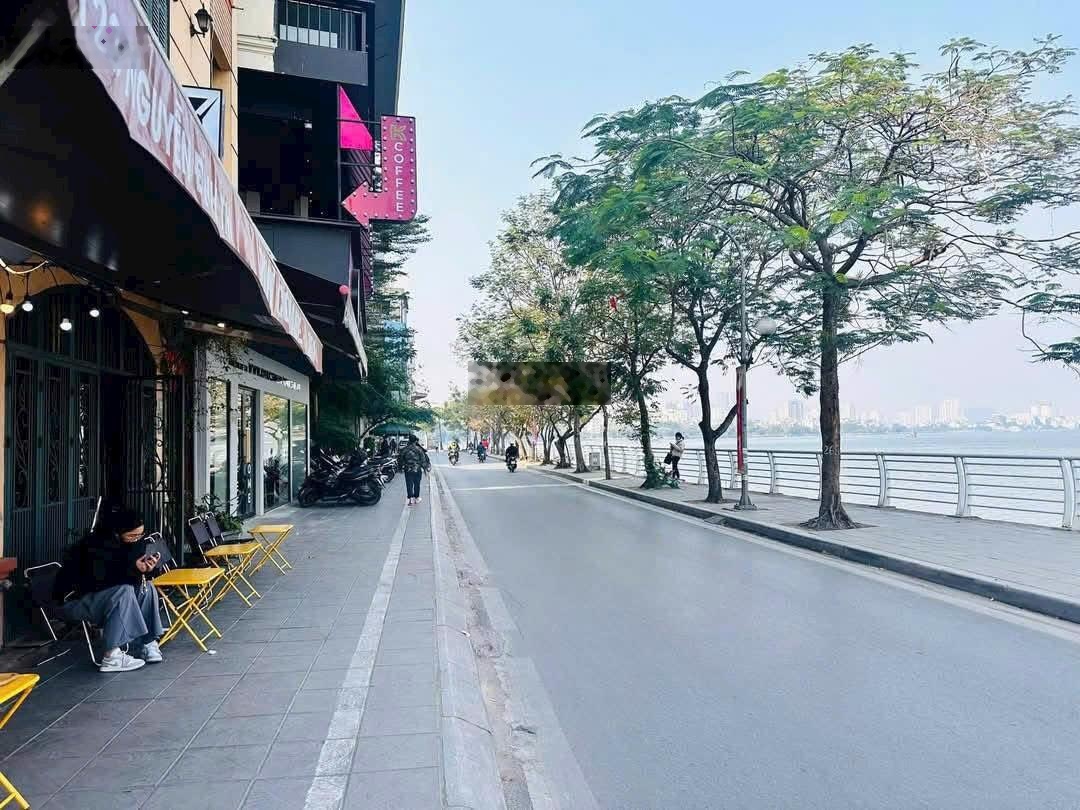 Biệt thự sân vườn - Lạc Long Quân, 150m2, MT 7,5m, 4 tầng, cách Hồ Tây 100m, khu Tư Lệnh Cảnh Vệ