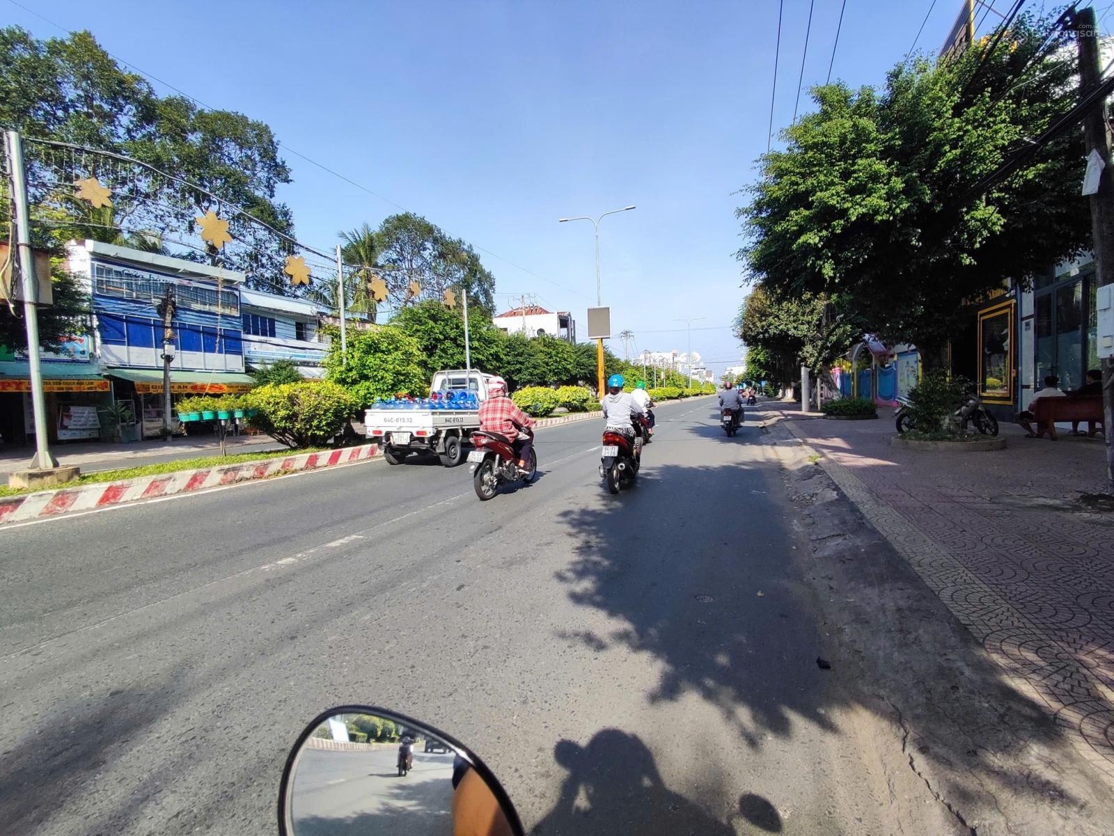 Bán nhà mặt phố ngay Vincom Vĩnh Long, 16 tỷ, 89m2, giá siêu hời