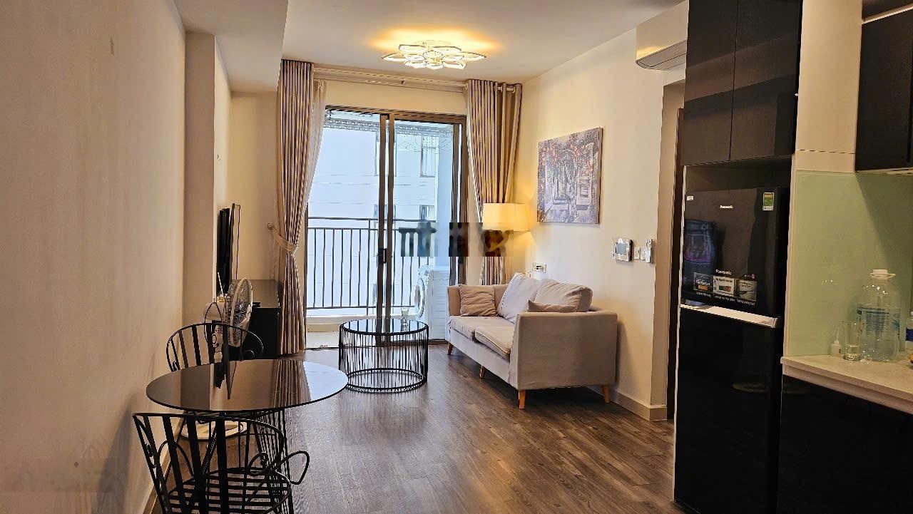 Tresor 2PN 1WC giá 18tr - có ban công view sông Bến Vân Đồn 0339587259 em Hải