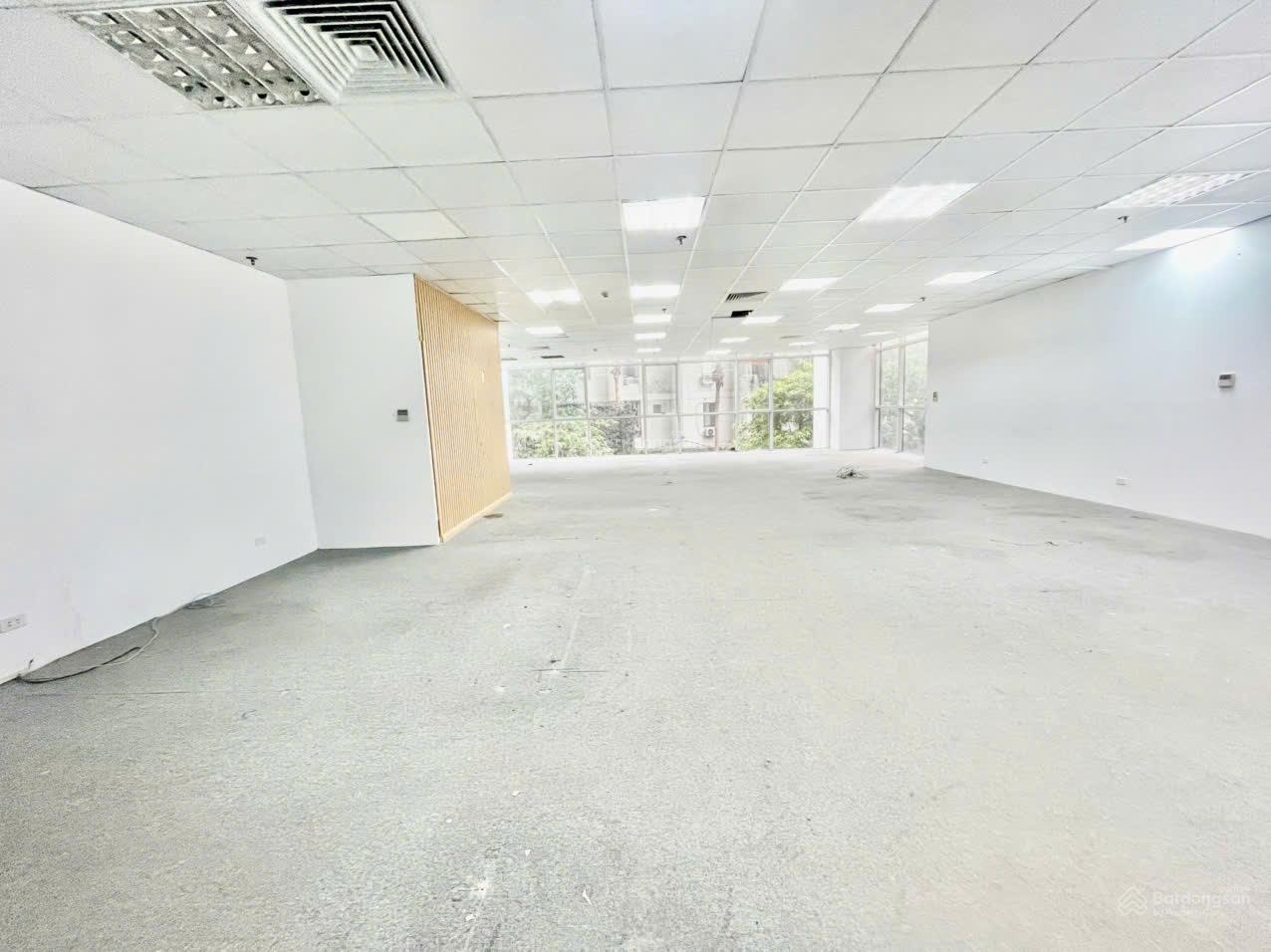 Chính chủ Cho thuê 100-1000m2 tại Lê Đức Thọ,Mỹ Đình, giá 335k/m2 đã bg thuế, phí DV, điện điều hòa