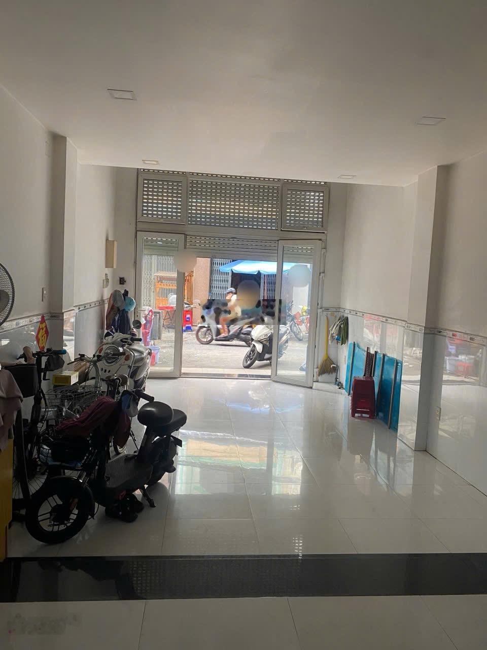 Cho Thu.ê mặt bằng kinh doanh ( ko ở lại ) đường Hàn Hải Nguyên q.11 - Hẻm 8m thông DT: 4 x 13 5.tr