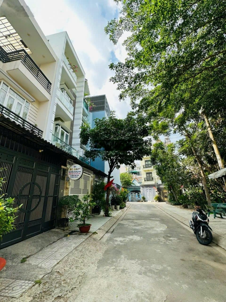 Hiếm- Công viên xanh mát trước nhà- khu phân lô- 3 tầng lầu- diện tích to- giá rẻ-hẻm xe tải