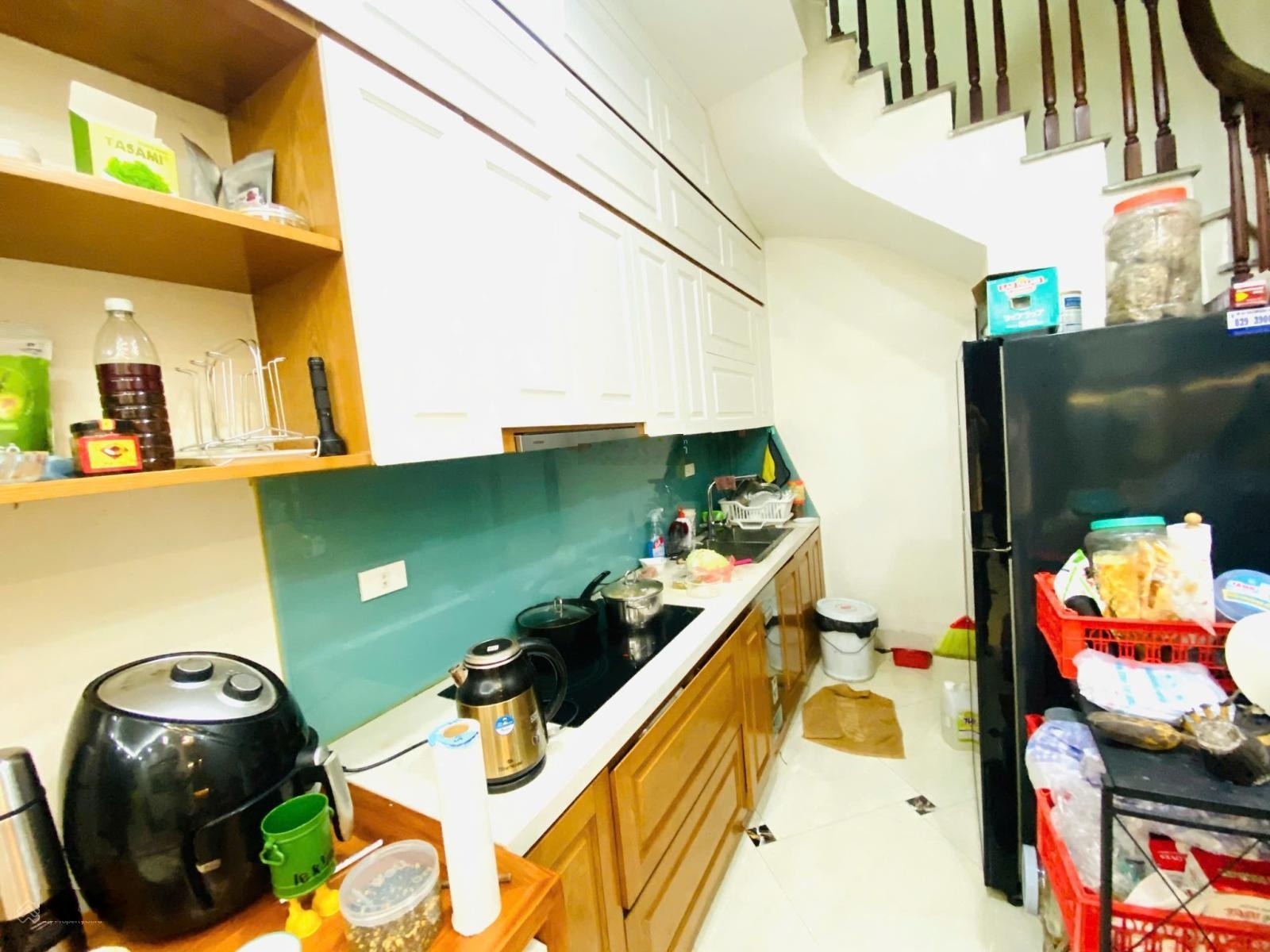 Bán nhà phố Định Công DT 30m2 x 5 tầng MT 3.35m, vài bước ra hồ Định Công kinh doanh gần ô tô