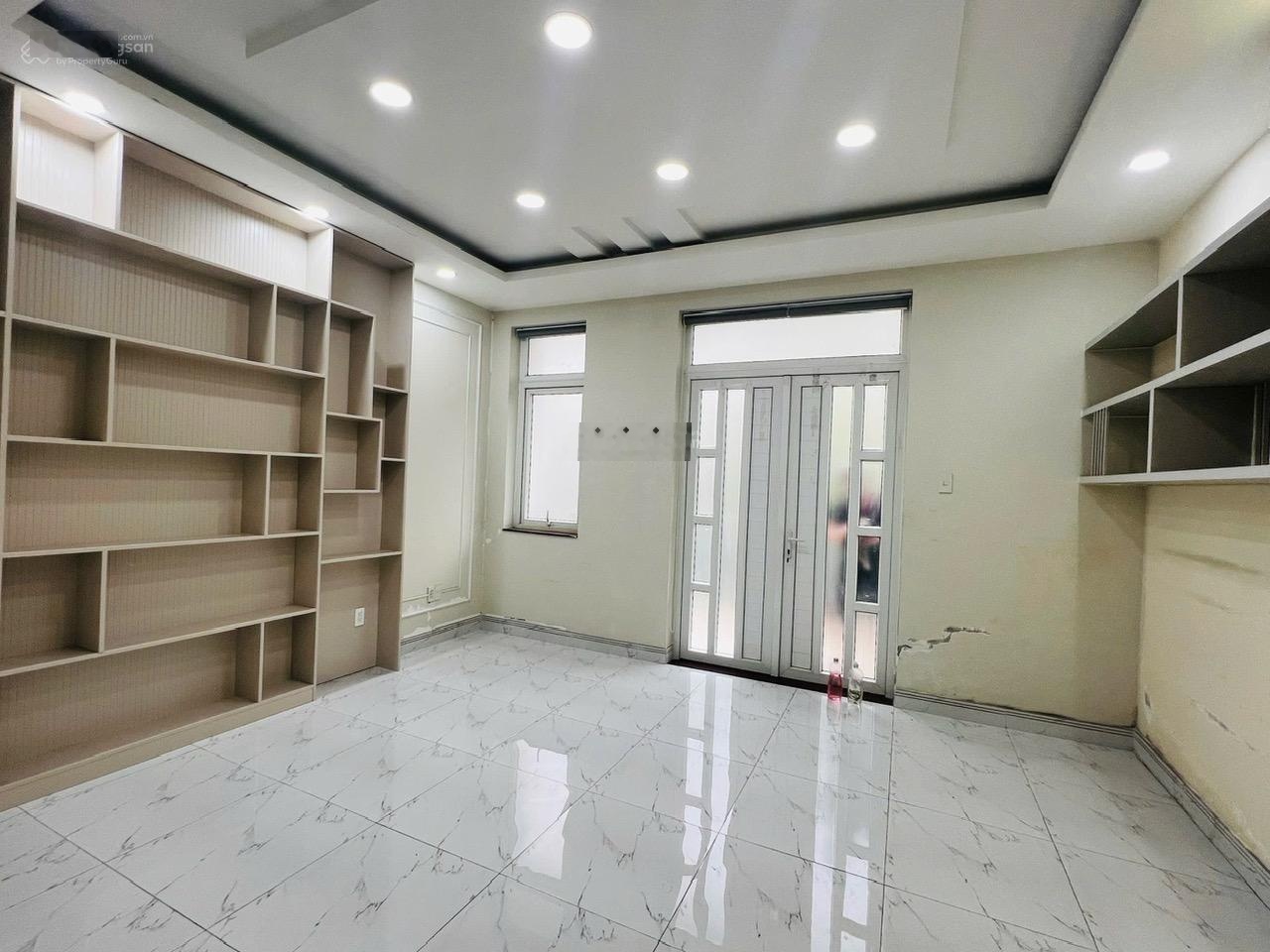 Cho thuê giá siêu tốt: 45 triệu nhà nguyên căn Q7 Himlam DT: 5.1x20m TK văn phòng LH: 0931353298