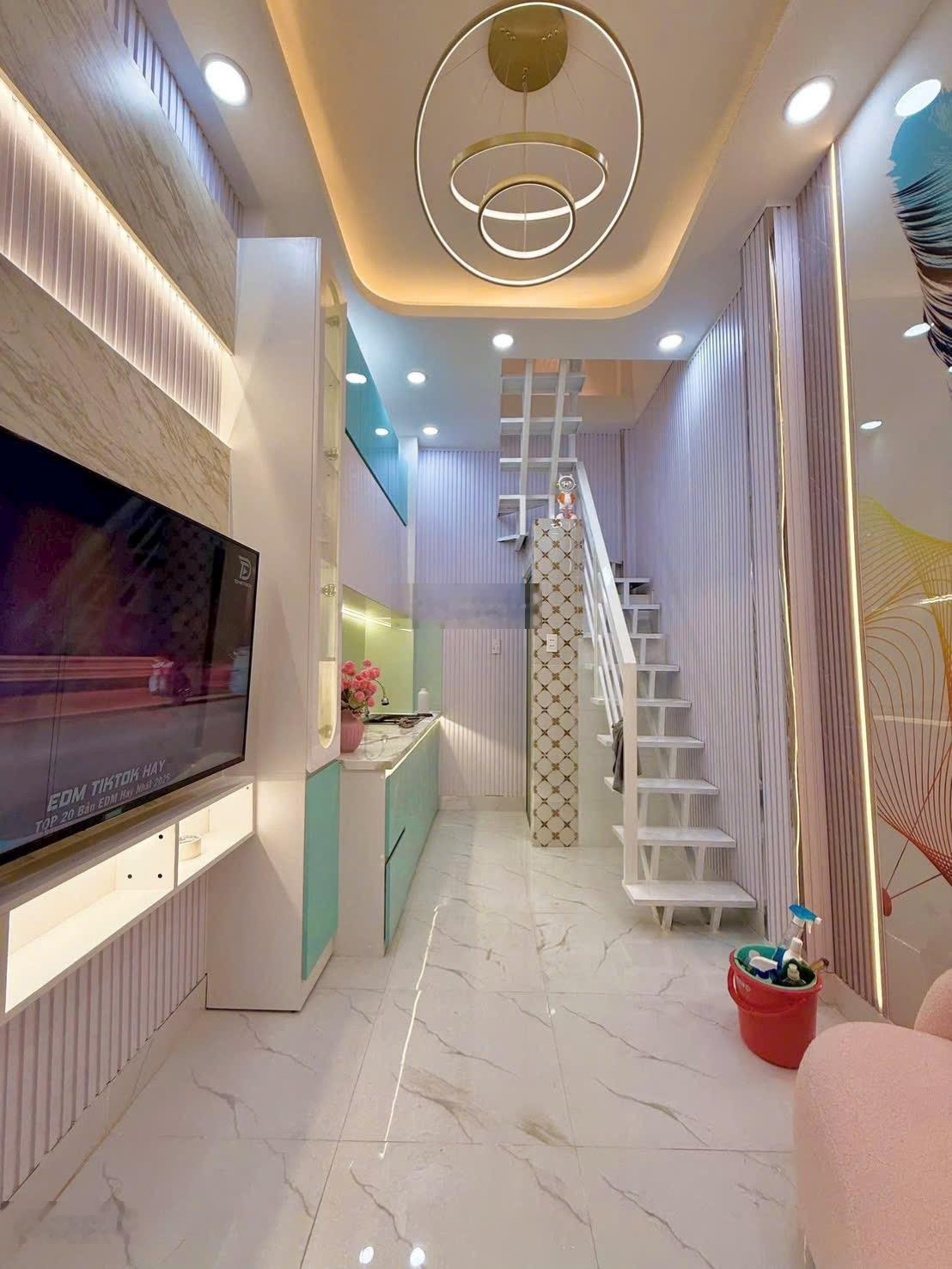 Bánn nhà quận 7 cạnh lotte himlam ngang 4 dài 6m giá chỉ hơn 2 tỷ ( thương lượng )