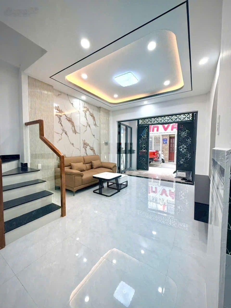 Bán nhà hẻm Lạc Long Quân, Q.11, DT: 6x12m 3 tầng ST, mới 4PN 4WC, nhà đẹp vị trí đẹp