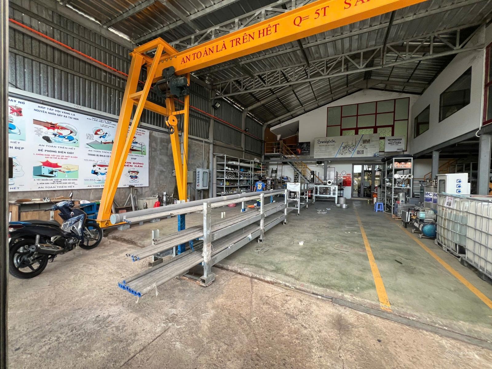 Bán nhà xưởng 15x35m đầy đủ công năng, văn phòng, cẩu trục, giá 11 tỷ, mặt tiền QL51, Kim Dinh BR