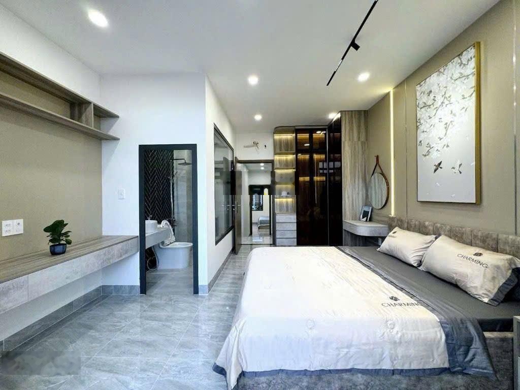 Nhà đẹp q.7 tặng nội thất sang trọng - 72m2 - an ninh - chỉ 8 tỷ 5