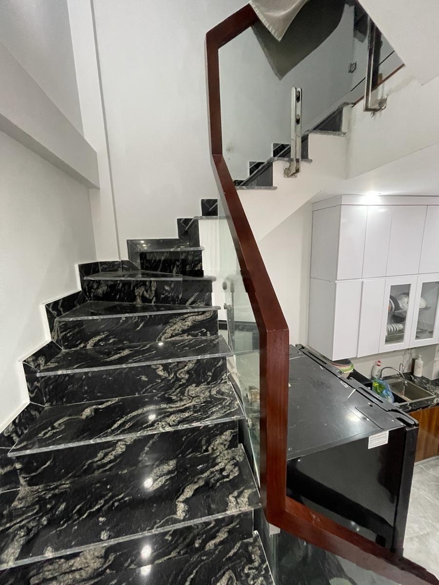 Đẹp! Bán nhà Cầu Giấy 40m2*5 tầng, gần oto, mặt ngõ thông, kinh doanh tốt, dân xây, sổ vuông đẹp