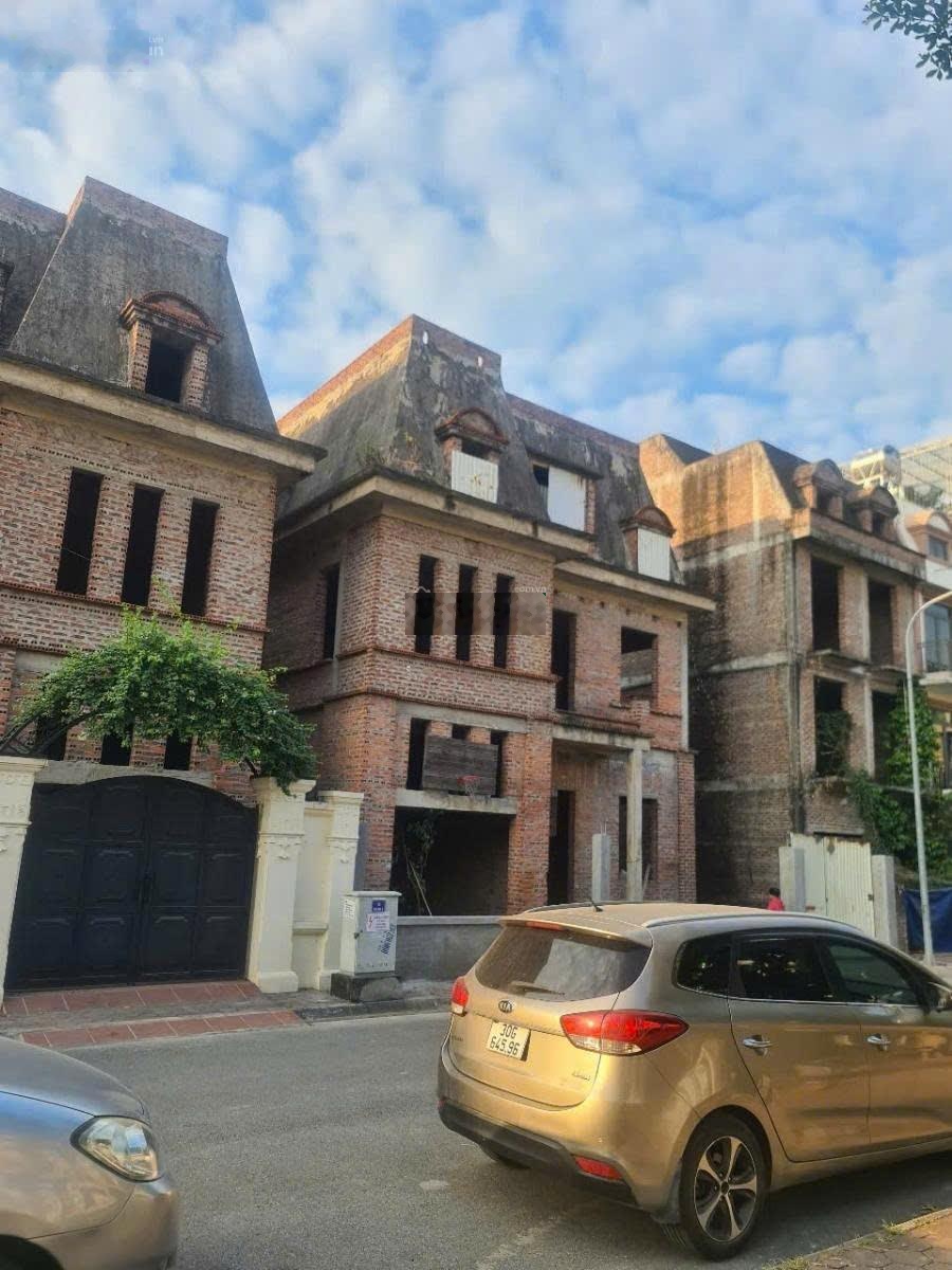 Gấp! Chính chủ cần bán biệt thự đơn lập Sa Đôi, Đại Mỗ DT: 250m2 x4 tầng, MT 15m, 3 mặt thoáng