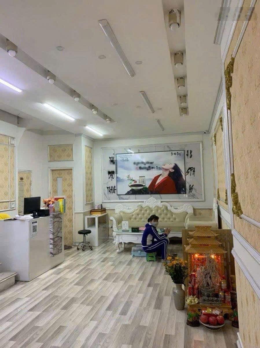 Bán nhà mặt phố kinh doanh-trung tâm Hai Bà Trưng- Vị trí rất trung tâm đoạn đẹp nhất phố, vài bước