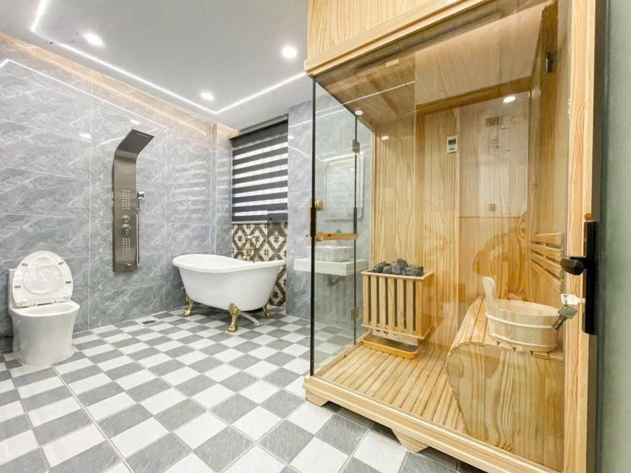 Giá 8 tỷ 6 TL (6.6x11m). Địa chỉ: 1/ Hoàng Xuân Hoành, Quận Tân Phú. Nhà góc thoáng mát