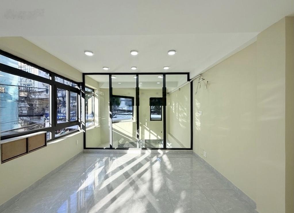 Mặt tiền 6 tầng thang máy tới sân thượng