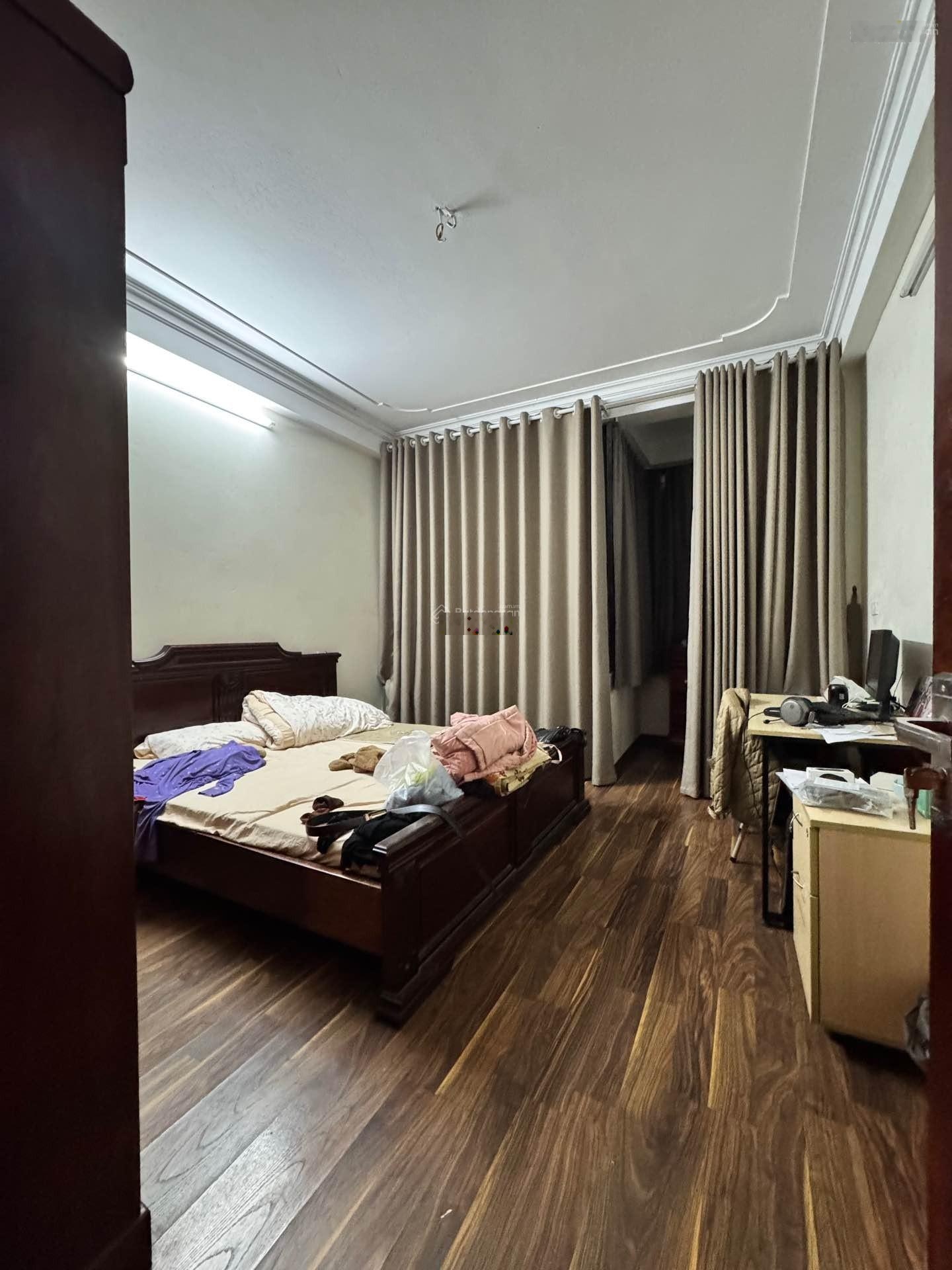 Bán nhà phố Nhật Chiêu, Tây Hồ, sát phố, ô tô đỗ cửa, kinh doanh