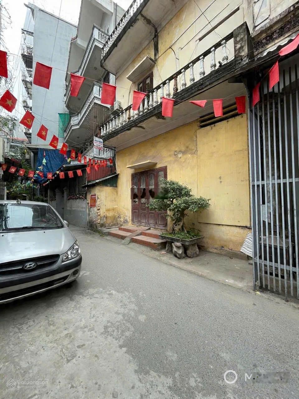 Chính chủ bán đất Tây Hồ, lô góc 115m2, ô tô vào nhà, gần Hồ Tây, 240 triệu.