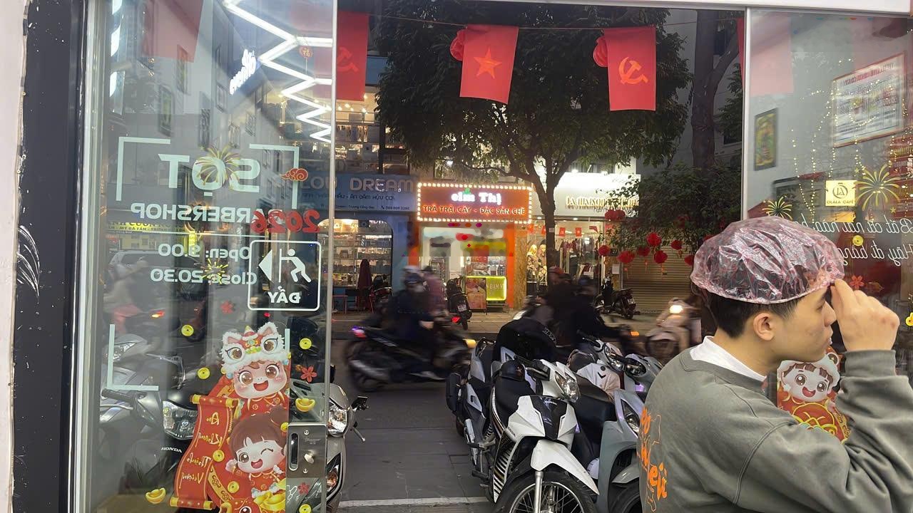 Chính chủ bán đất tặng nhà cho thuê tại 28 trương công giai - miễn môi giới, trung gian - giá 18 tỷ