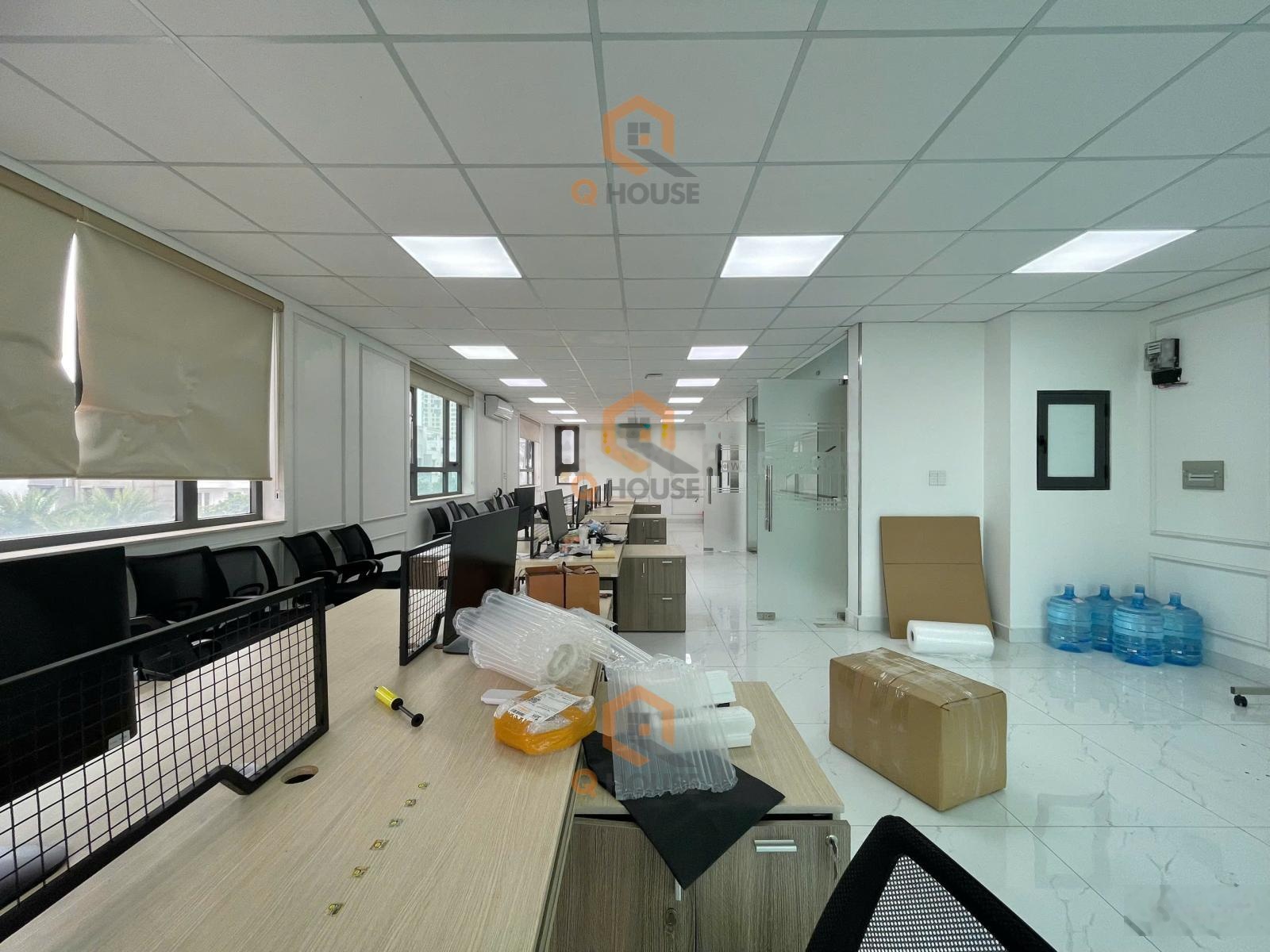 Tòa nhà văn phòng ngay Trần Não 9m*20m, hầm, 4 tầng suốt, thang máy, 100 triệu/tháng