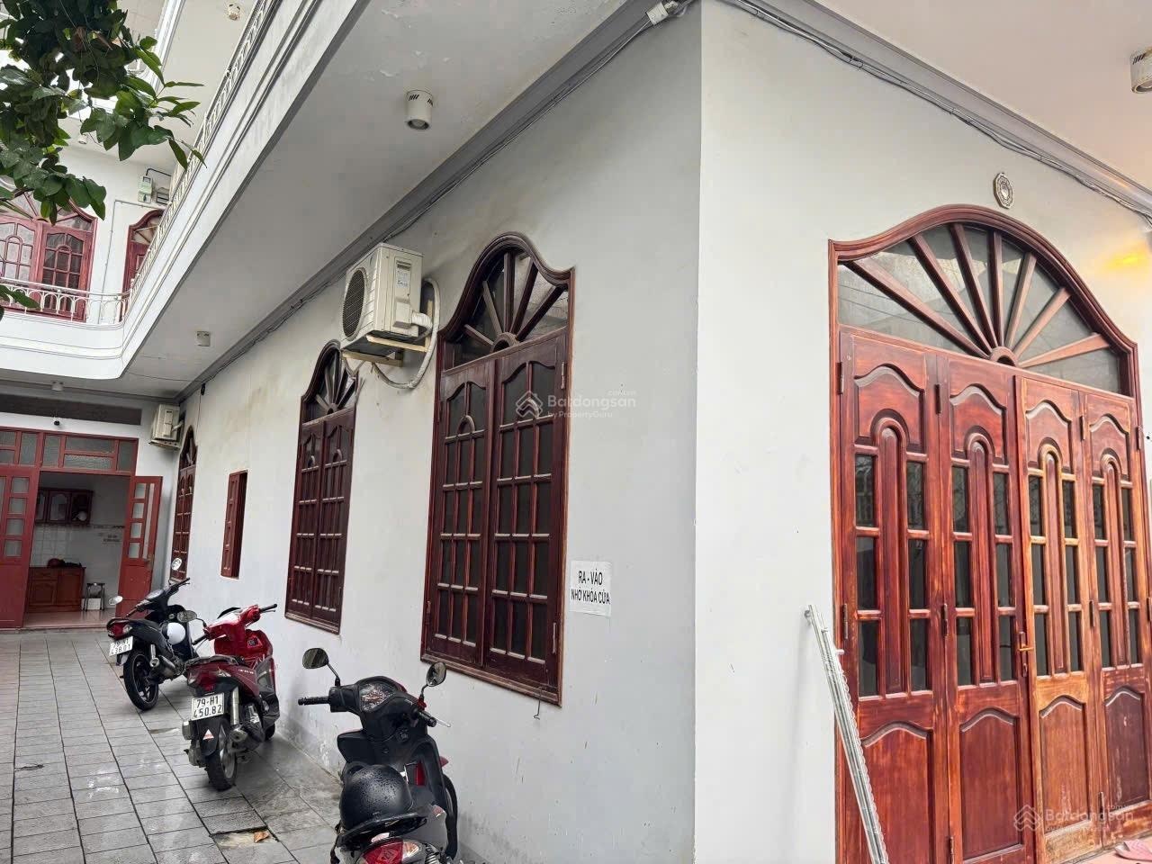 Bán nhà gần biển hòn chồng nha trang mặt tiền 7,68m nhà rộng cô chú về nha trang nghĩ dưỡng