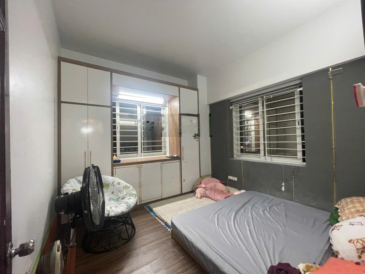 Chính chủ Bán CHCC Chiến sỹ Bộ công an-CT9, Tầng 8, Lô góc, 80m2x2nx2WC Nội thất đẹp, Giá 6.8 tỷ.