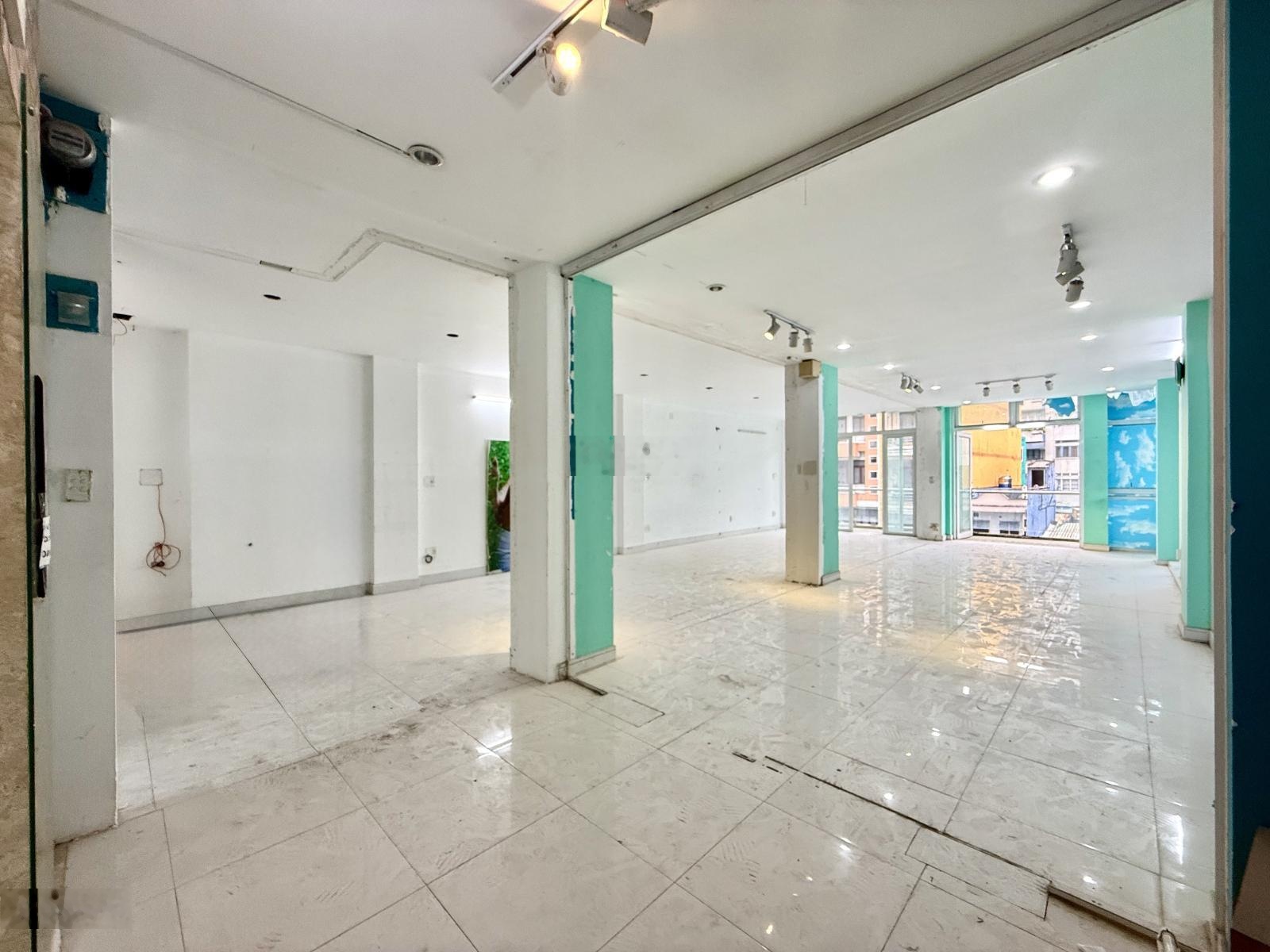 Cho Thuê Sàn Văn Phòng Kinh Doanh Đa Thể Loại, Mặt Tiền Đường, Thang Máy, Rộng 110m2, Trung Tâm Q5