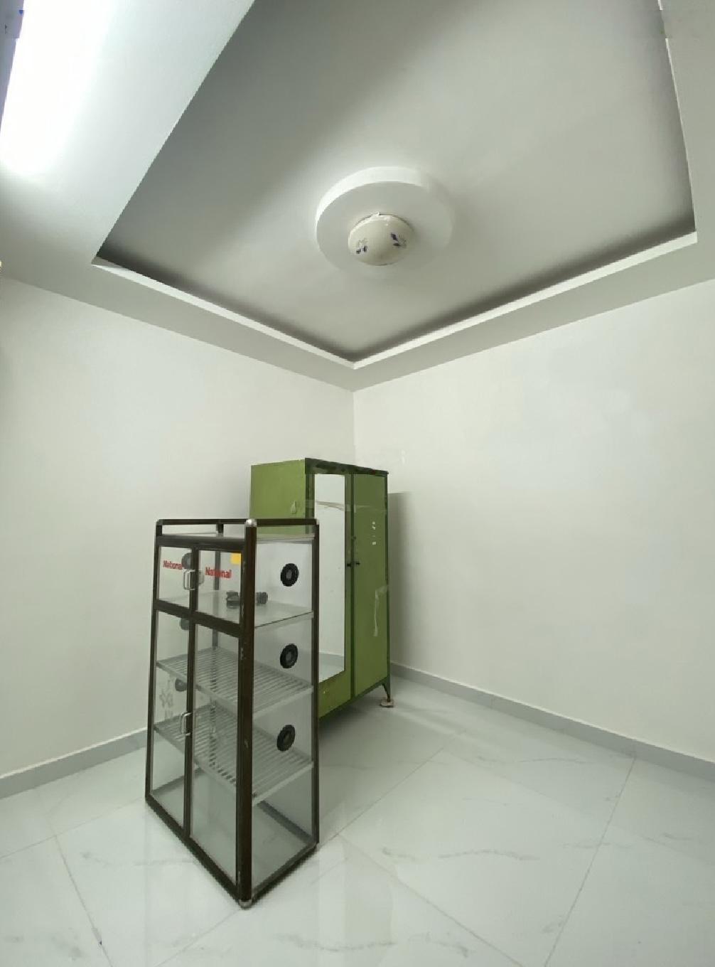 Bán nhà Nguyễn Thị Thập Quận 7 - Ngang 4m dài 10m - 2 tầng 2 phòng ngủ - sổ hồng - chỉ hơn 5 tỷ