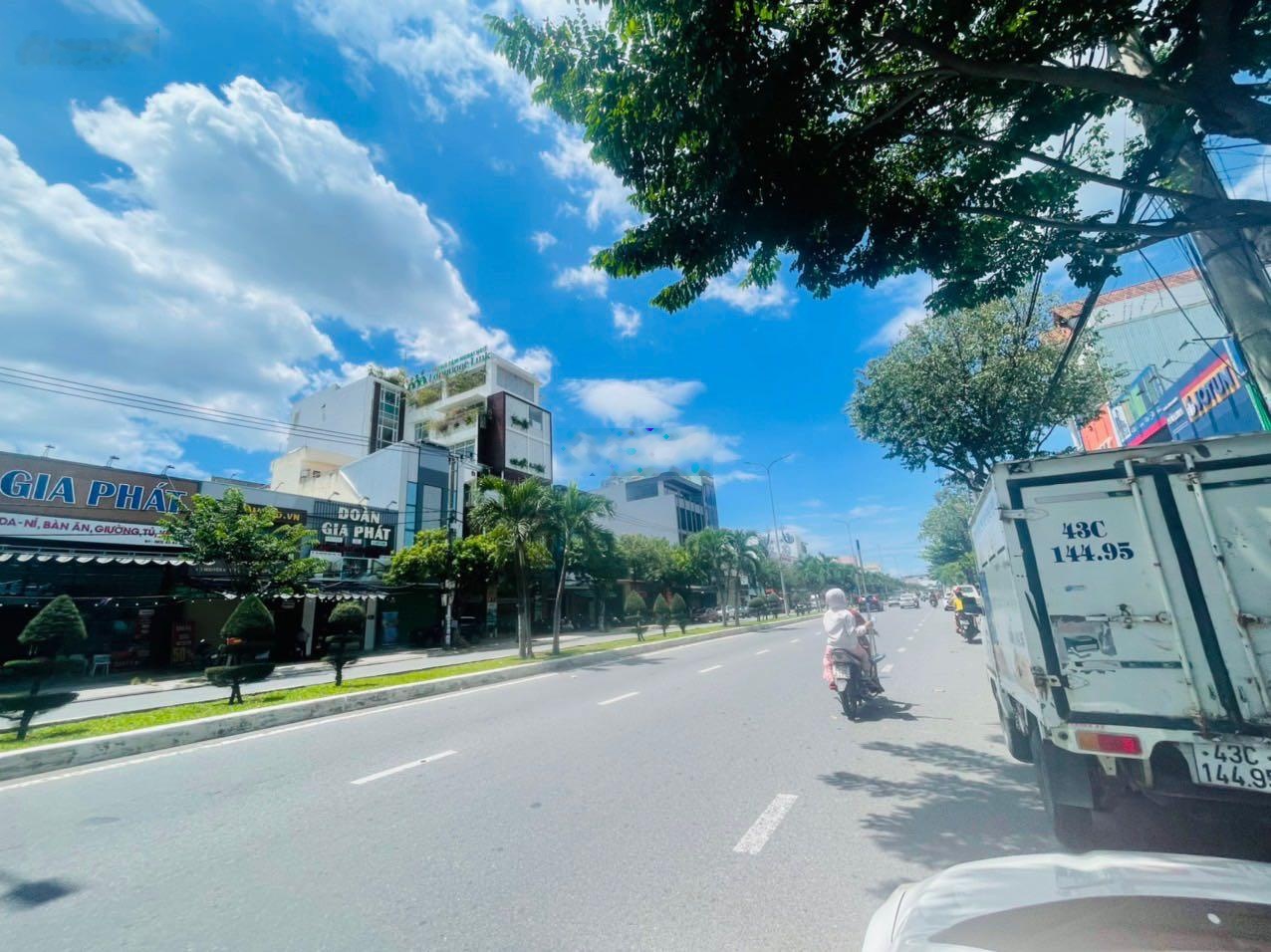 Bán lô góc 4 mặt tiền đường Nguyễn Hữu Thọ đang cho thuê 500 tr/tháng - Gọi Đàm Tiến