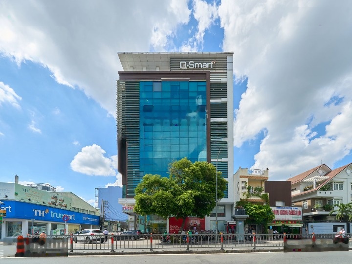 Cho thuê tòa nhà Phan Đăng Lưu, Phường 6, Bình Thạnh. DT: 20x25m. Hầm trệt 7 lầu thang máy