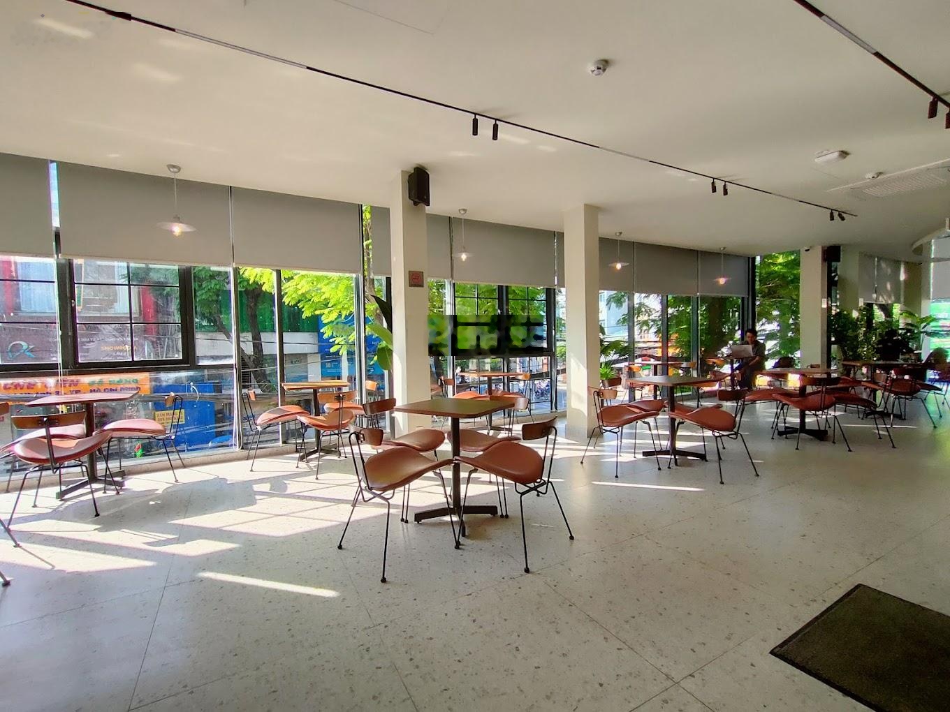 Cho thuê nhà góc 2 mặt tiền 834 Âu Cơ, Phường 14, Quận Tân Bình.. DT: 9x20m, trệt 2 lầu