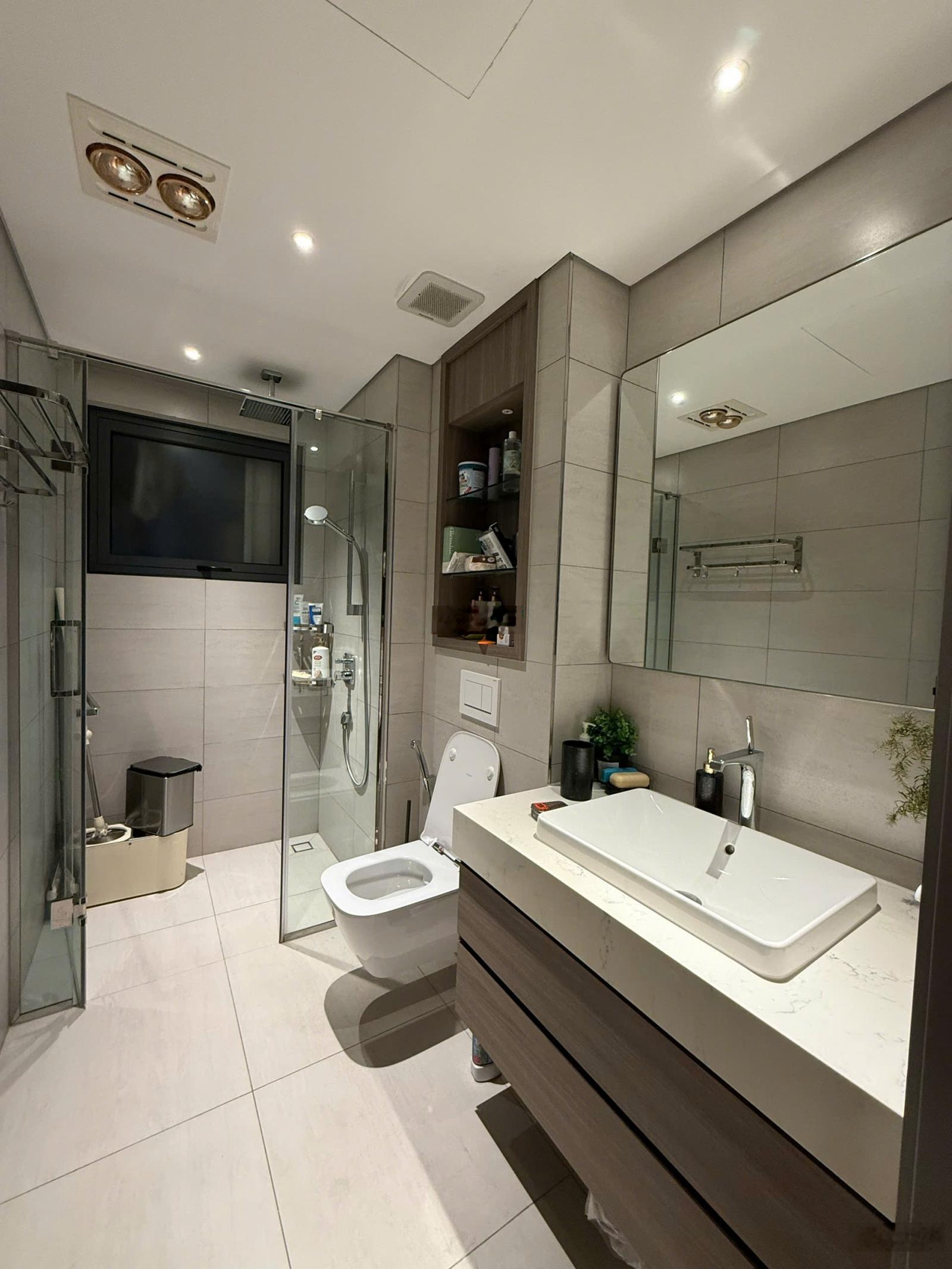 Cho thuê căn hộ 3 ngủ dt 146m Dleroi Soleil nội thất cao cấp sẵn vào ở giá 3x triệu/tháng.