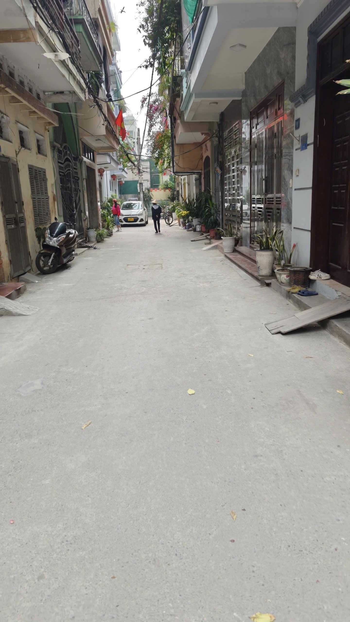 Bán nhà ngay trung tâm Bế Văn Đàn, nhà mới 5 tầng đầy đủ tiện nghi. Ô tô vào tận cửa.098207912