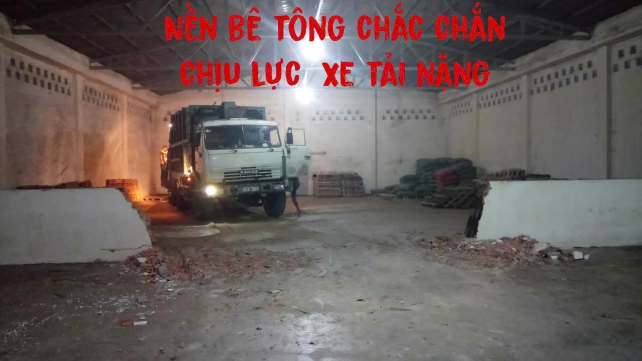Xưởng Hóc Môn 720m vuông, lợp kín 400m, 320 m sân bê tông xây tường cao 3 mét, đường nhựa container