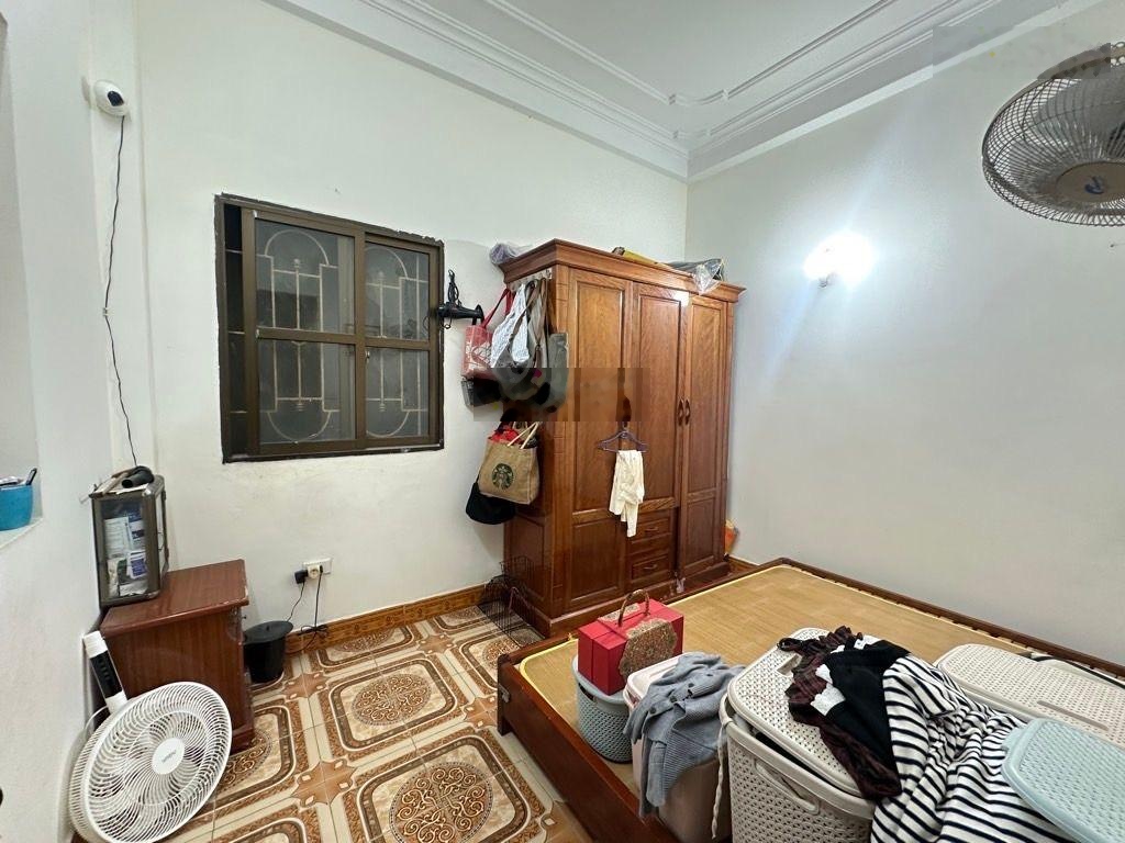 Hiếm có! Nhà ĐỊNH CÔNG 31m, giá 5.9 tỷ, nhà đẹp nguyên bản, ngõ nông, gần phố, 3PN, ở ngay