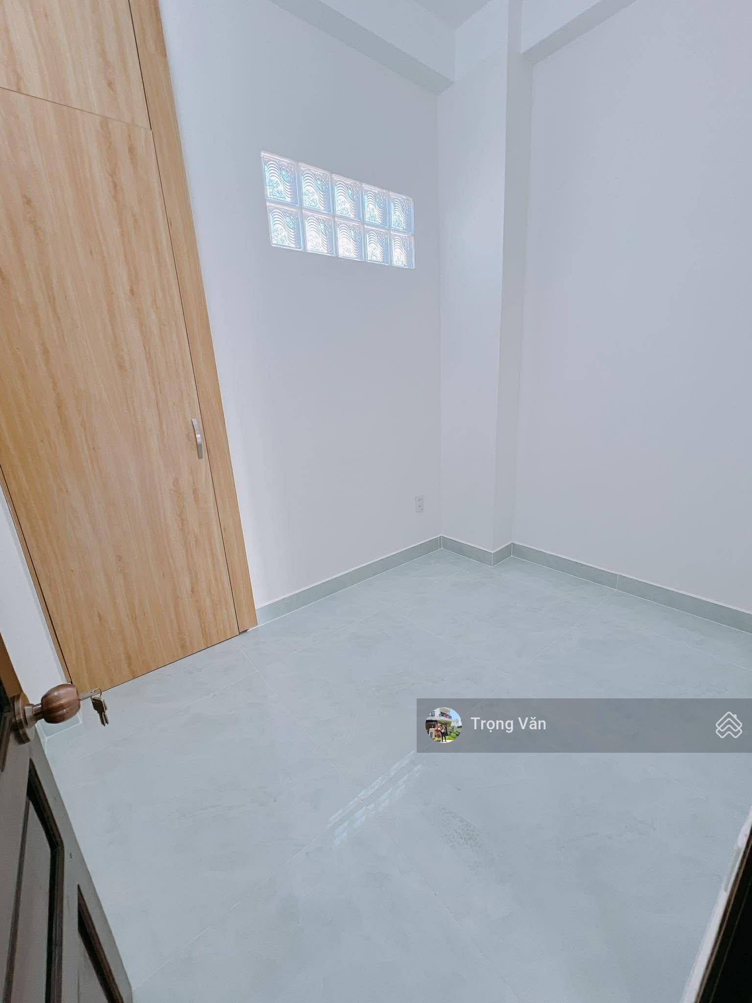 Vài bước ra mặt tiền Tôn Đản - nhà 5 tầng 7PN - diện tích lớn 39,7m²