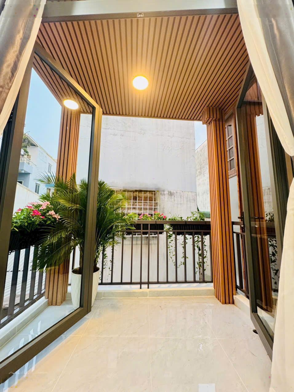 Nhà quận 3 mới xây 3 tầng sân thượng, tương lai ra mặt tiền nguyễn thượng hiền giá 5.2 tỷ