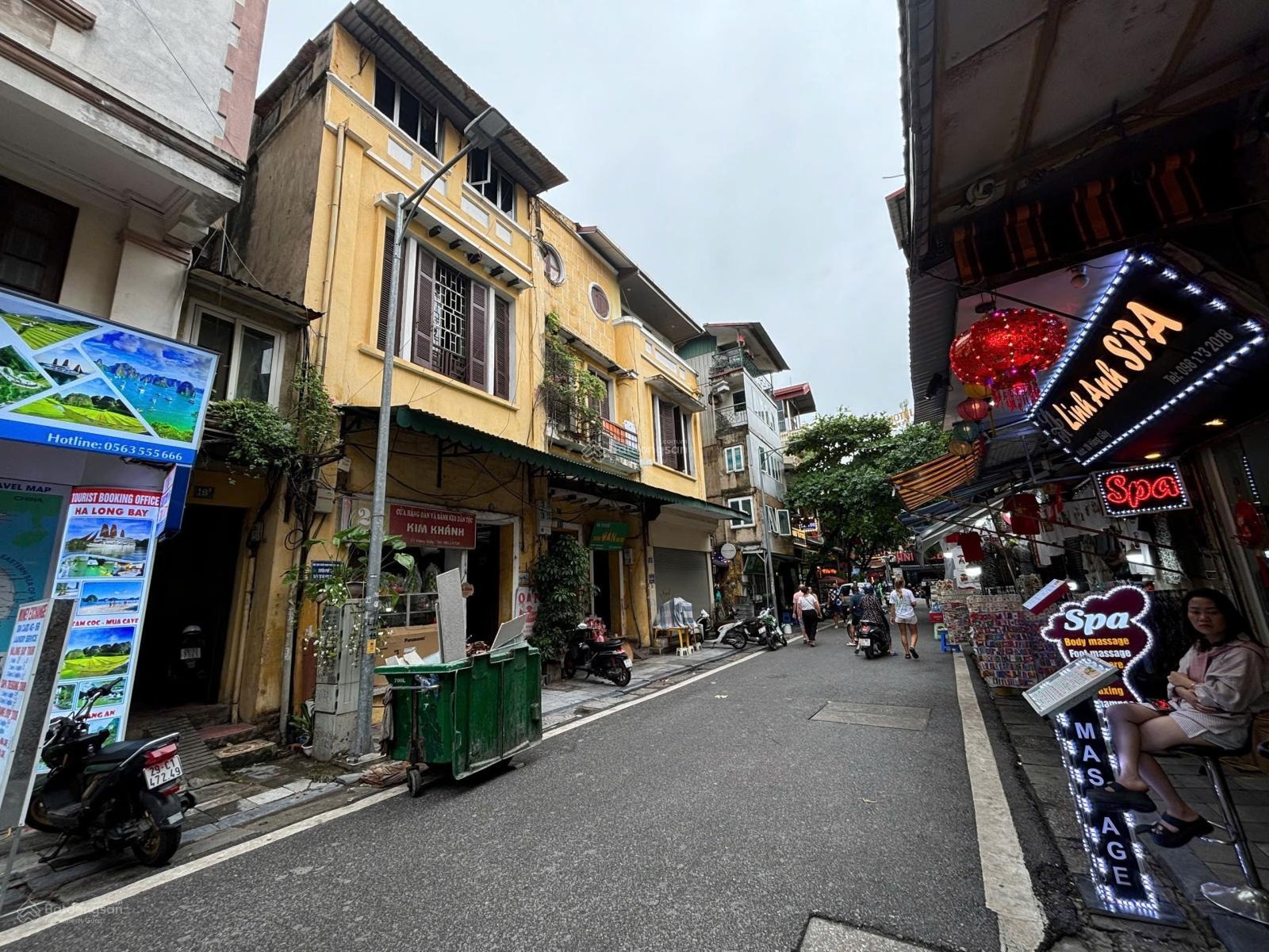 24 tỷ- Mặt phố Cổ Hàng Giầy, nhà 5 tầng, vỉa hè, kinh doanh sầm uất phố Cổ, giá trị khai thác cao.