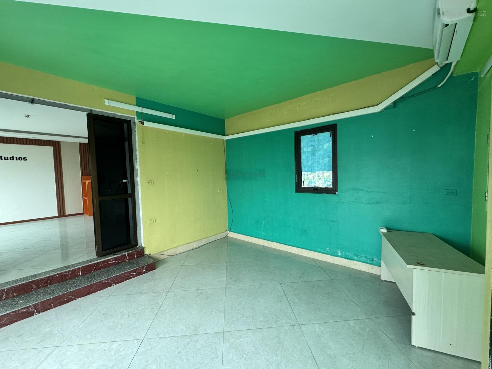 Cho thuê văn phòng 60m THANG MÁY - mặt phố Hồng Tiến, Long Biên - tầng 6 giá 6 triệu.