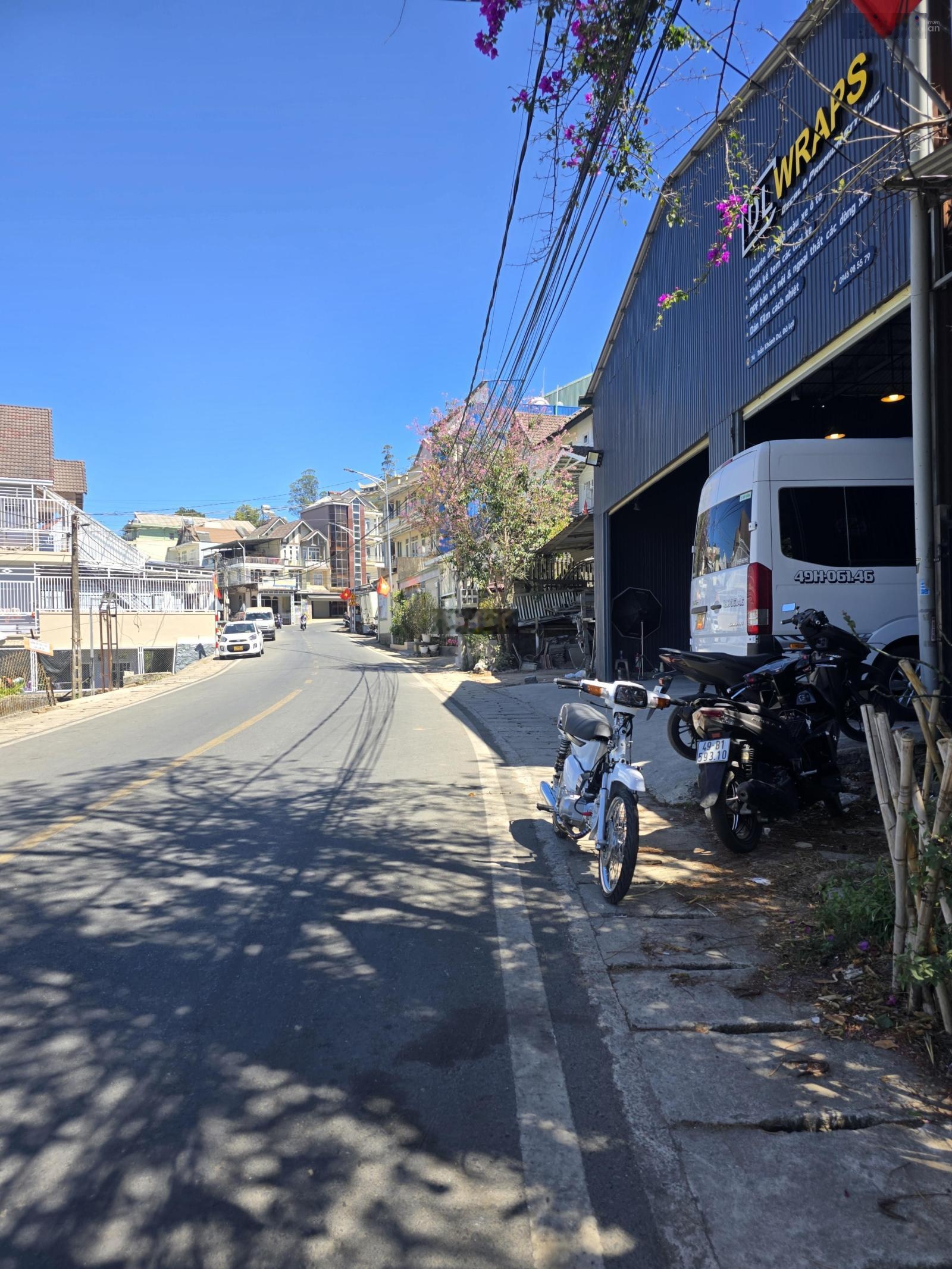 Nhà phố 3 tầng mặt tiền đường nhựa ,ngang 8,5m nhà mới hoàn thiện nội thất sang trọng giá 12 tỷ