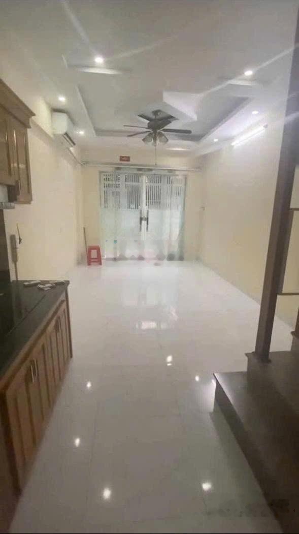 Nhà Lĩnh Nam, 5 tầng 3 ngủ 4WC , phù hợp gđ nhóm bạn, 10tr/tháng