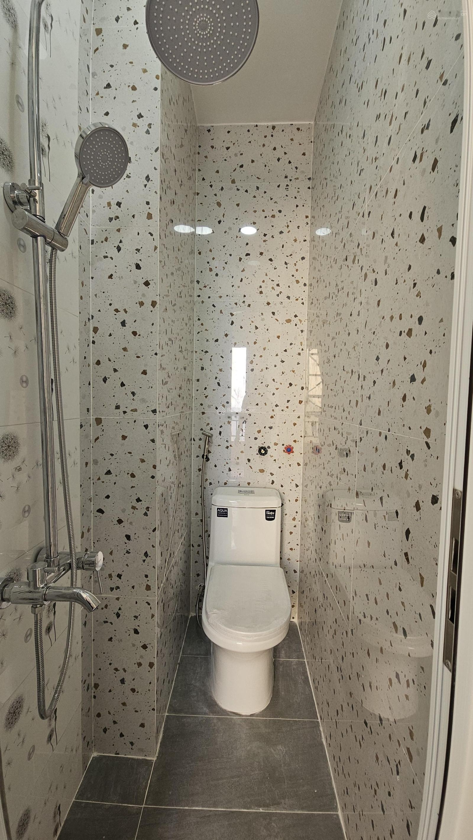 Nhà đẹp thiết kế hiện đại cứng cáp hẻm thông thoáng