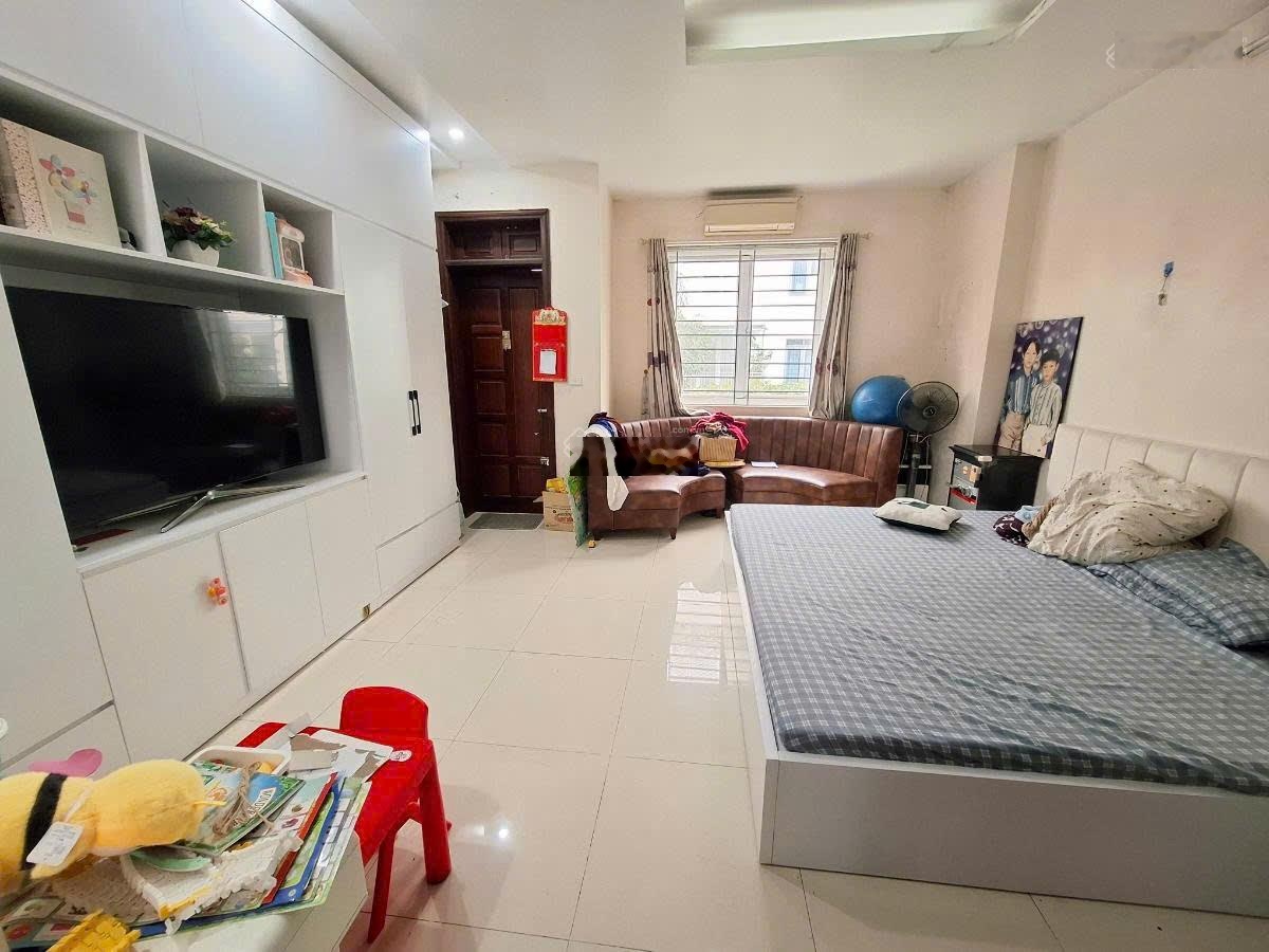 Chính chủ giảm 2 tỷ bán nhà kđt văn khê 82,5m 5 tầng mt 5m